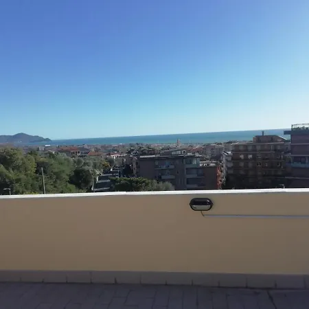 Terrazza Sul Mare In Via Devoto דירה